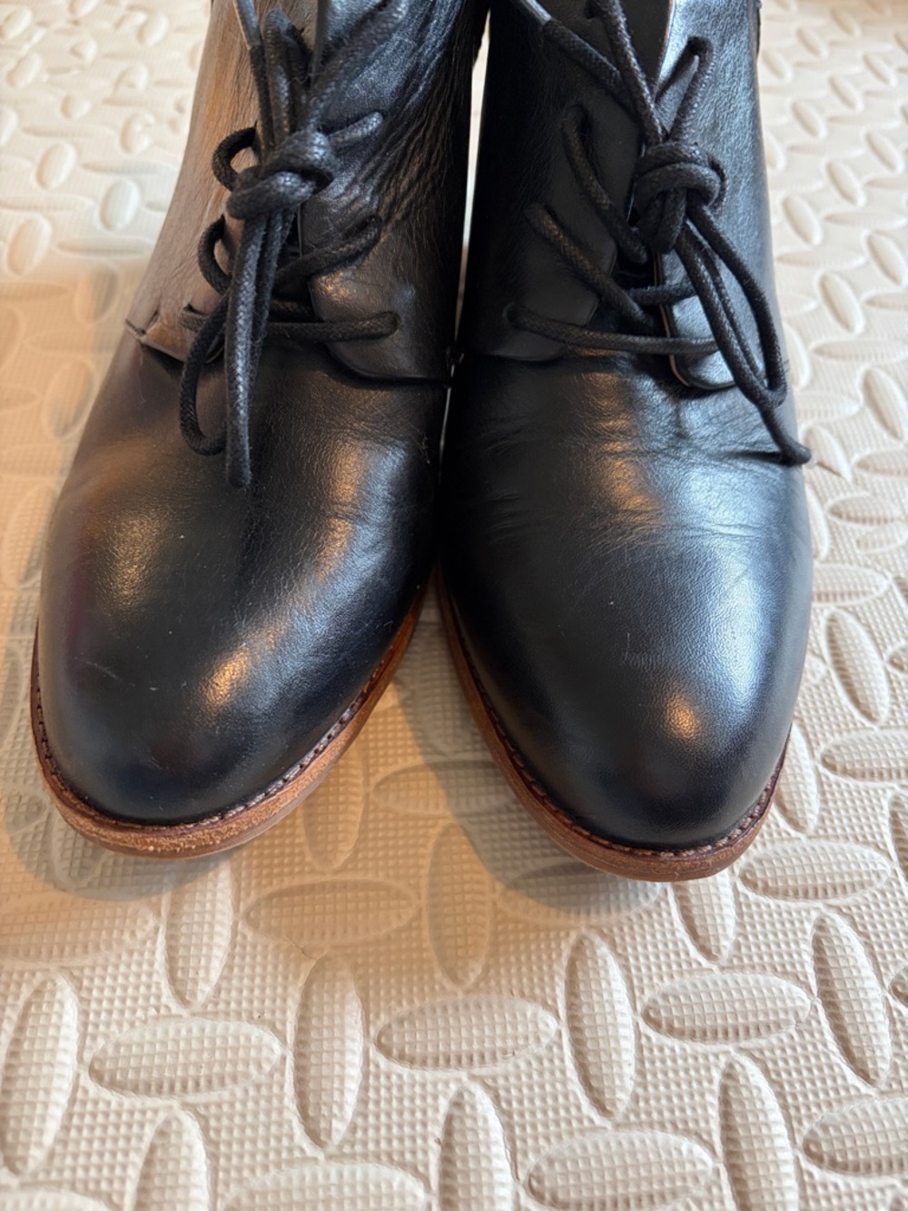 Söfft Black Leather Lace-Up Heels Size 10 - Picture 3 of 7